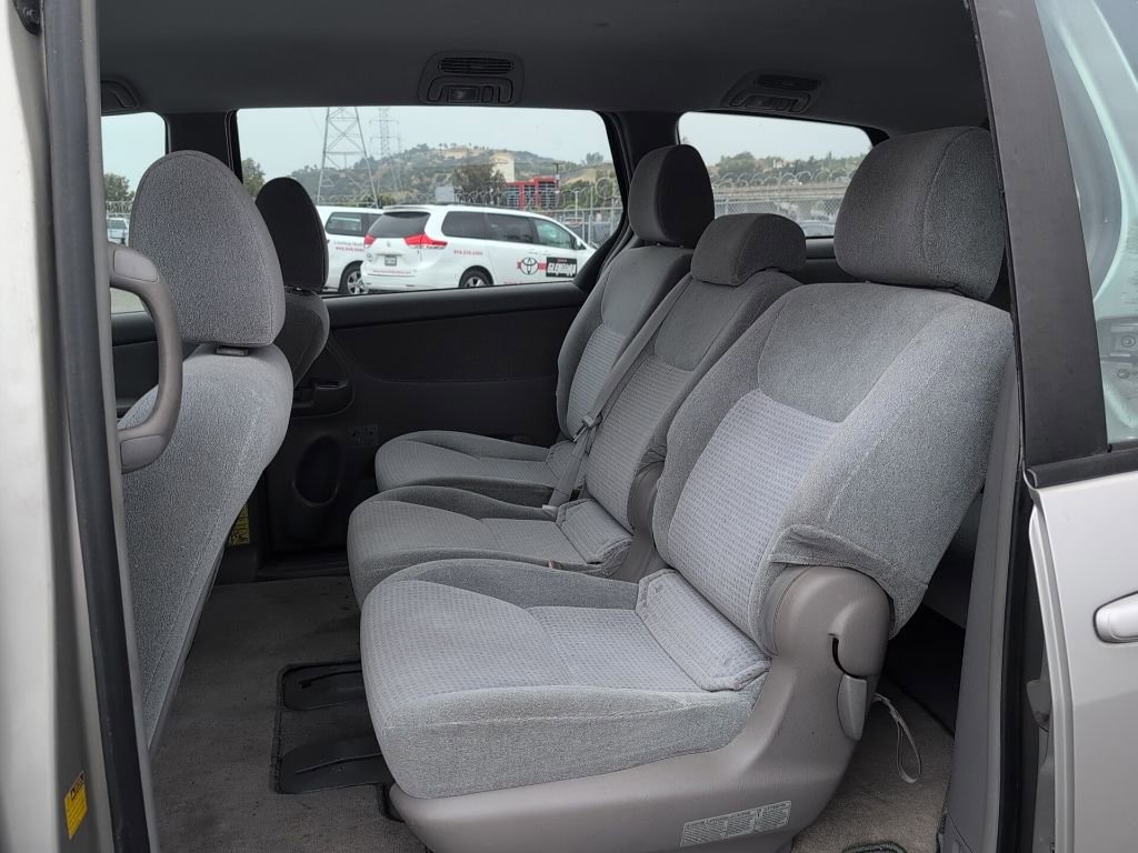 Used 2009 Toyota Sienna CE FWD image 9