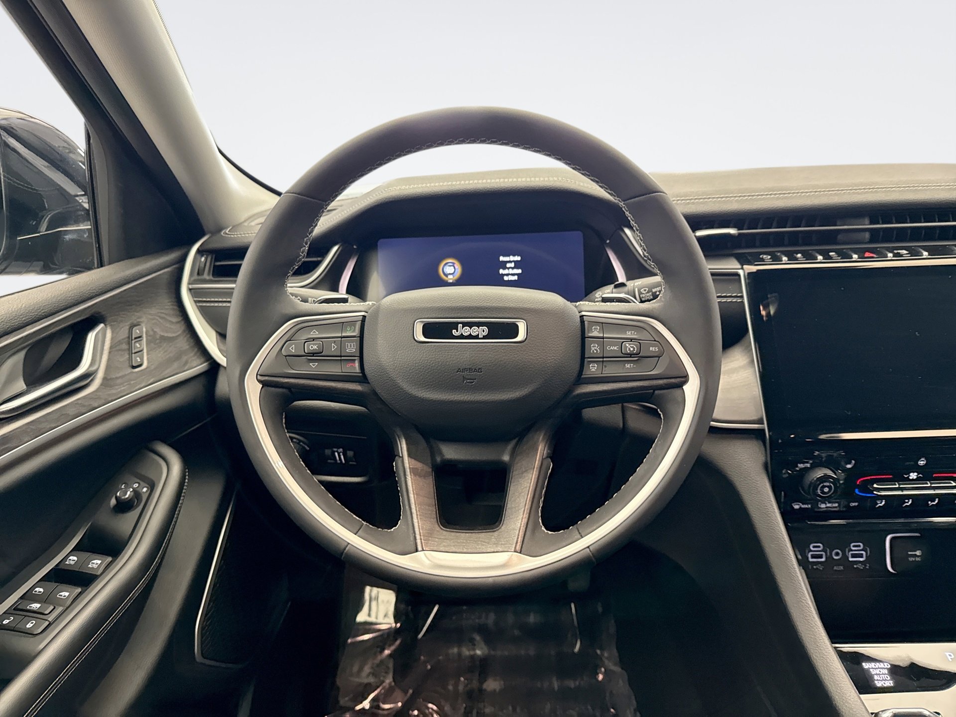 Used 2023 Jeep Grand Cherokee Limited image 12