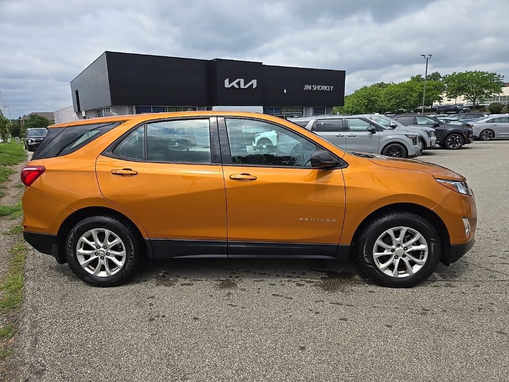 Used 2018 Chevrolet Equinox LS AWD/4WD image 2