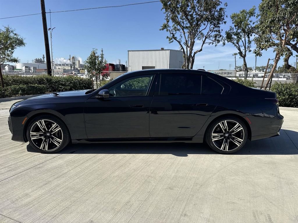 Used 2023 BMW 740i w/ Parking Assistance Package image 6