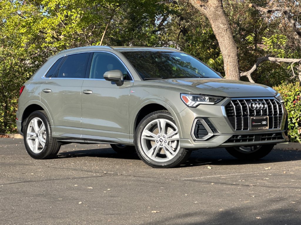 Certified 2022 Audi Q3 2.0T Premium Plus w/ Premium Plus Package AWD/4WD image 2