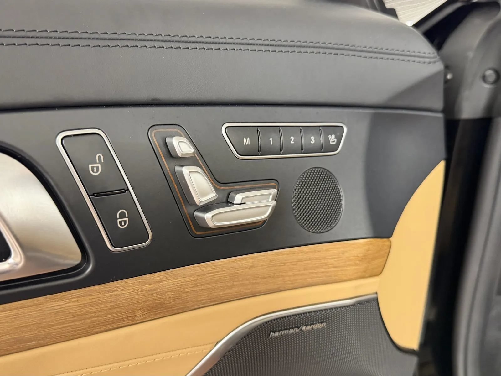 Used 2017 Mercedes-Benz SL 550 image 16