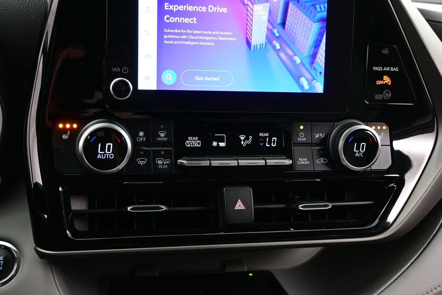 Used 2023 Toyota Highlander XLE AWD/4WD image 22