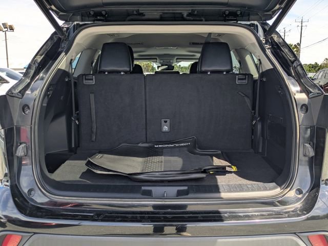 Used 2020 Toyota Highlander XLE AWD/4WD image 12