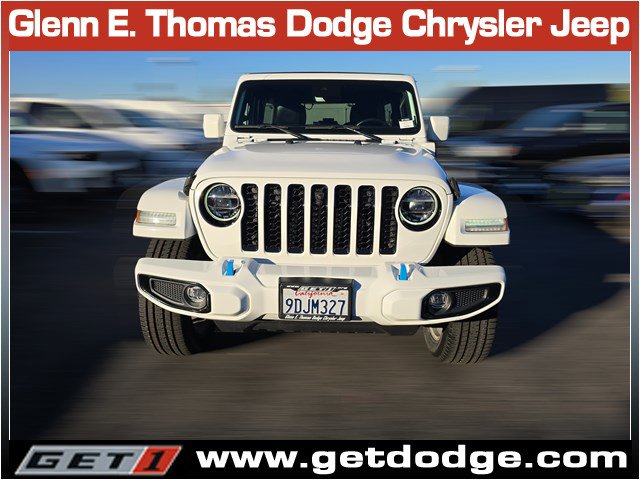 Used 2022 Jeep Wrangler Unlimited Sahara image 2