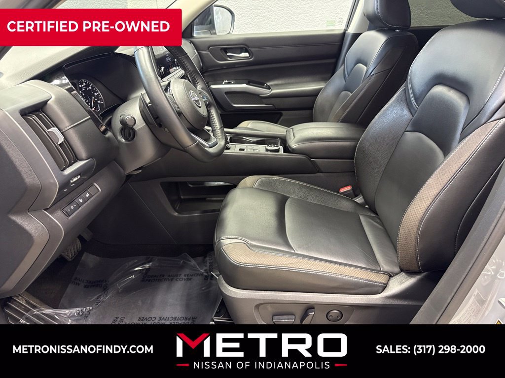 Used 2023 Nissan Pathfinder SL AWD/4WD image 17