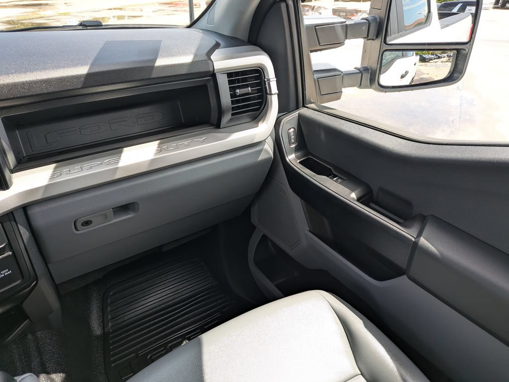 Used 2025 Ford F350 XL w/ XL Chrome Package RWD image 17