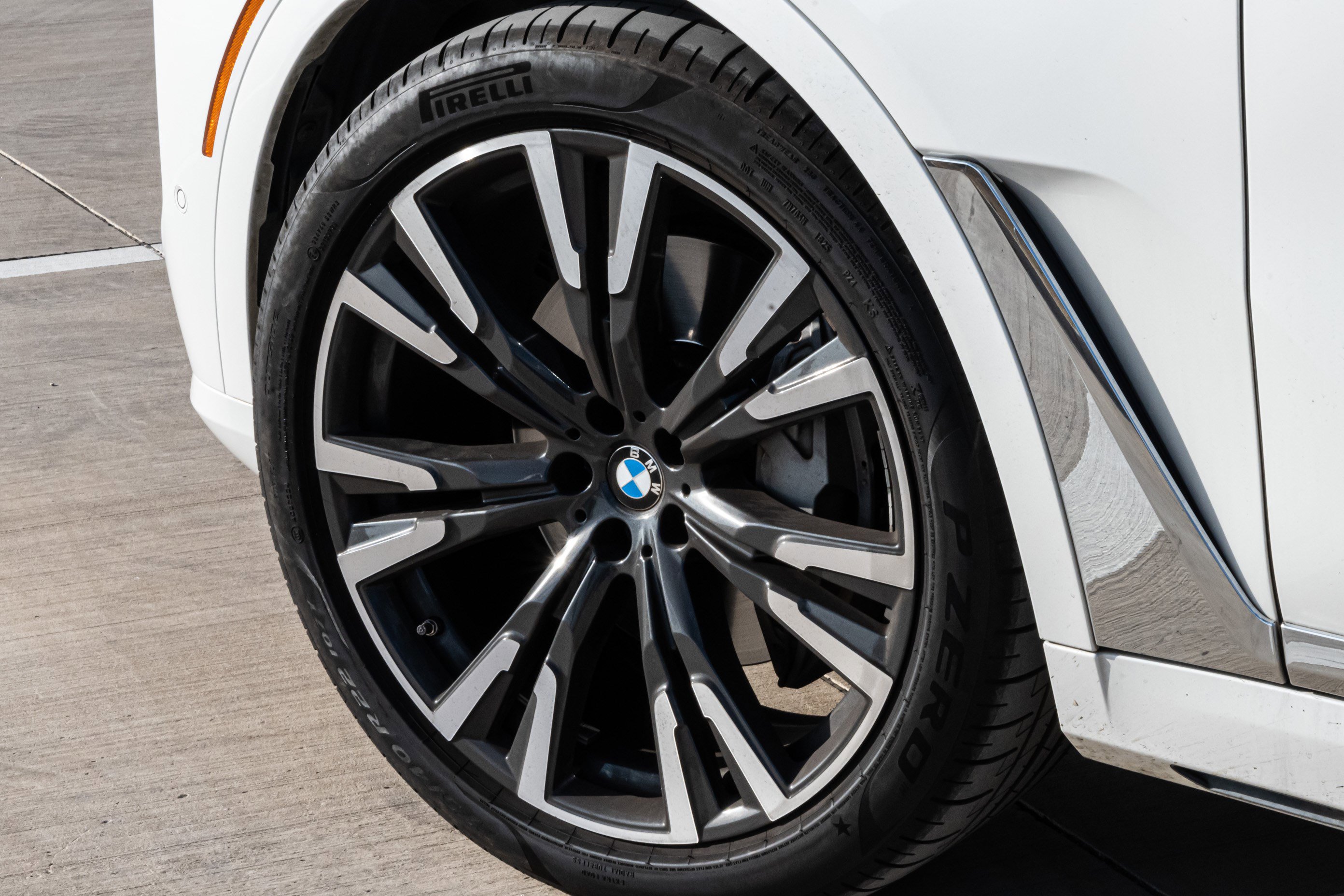 Certified 2024 BMW X7 xDrive40i w/ Premium Package image 9