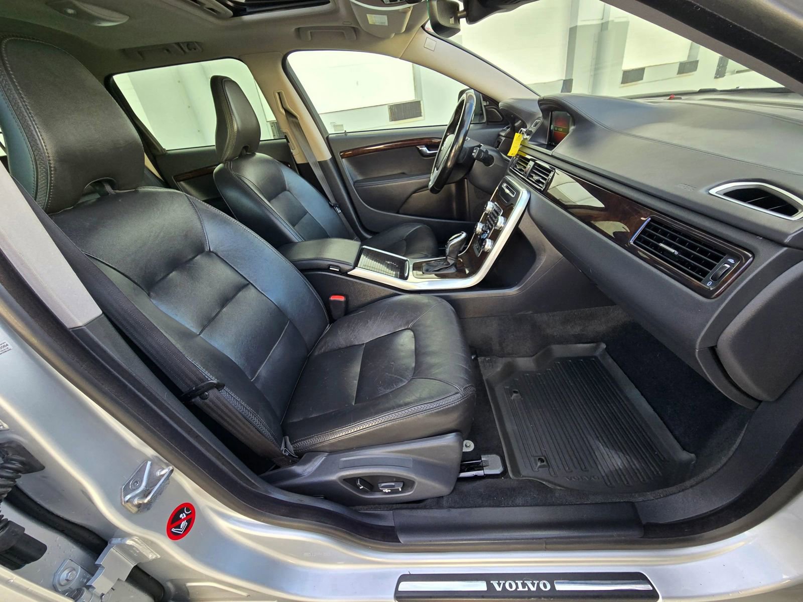 Used 2016 Volvo XC70 T5 Premier w/ Proximity Package image 19