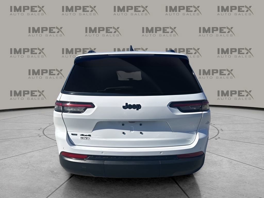 Used 2022 Jeep Grand Cherokee L Laredo image 4