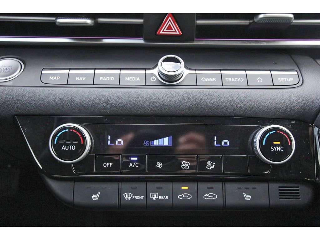 Certified 2024 Hyundai Elantra SEL w/ Convenience Package FWD image 27