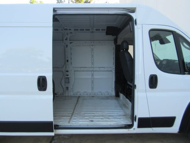 Used 2025 RAM ProMaster 2500 w/ Convenience Group image 5