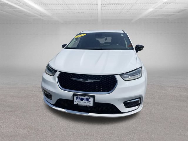 Used 2024 Chrysler Pacifica Touring-L FWD image 13