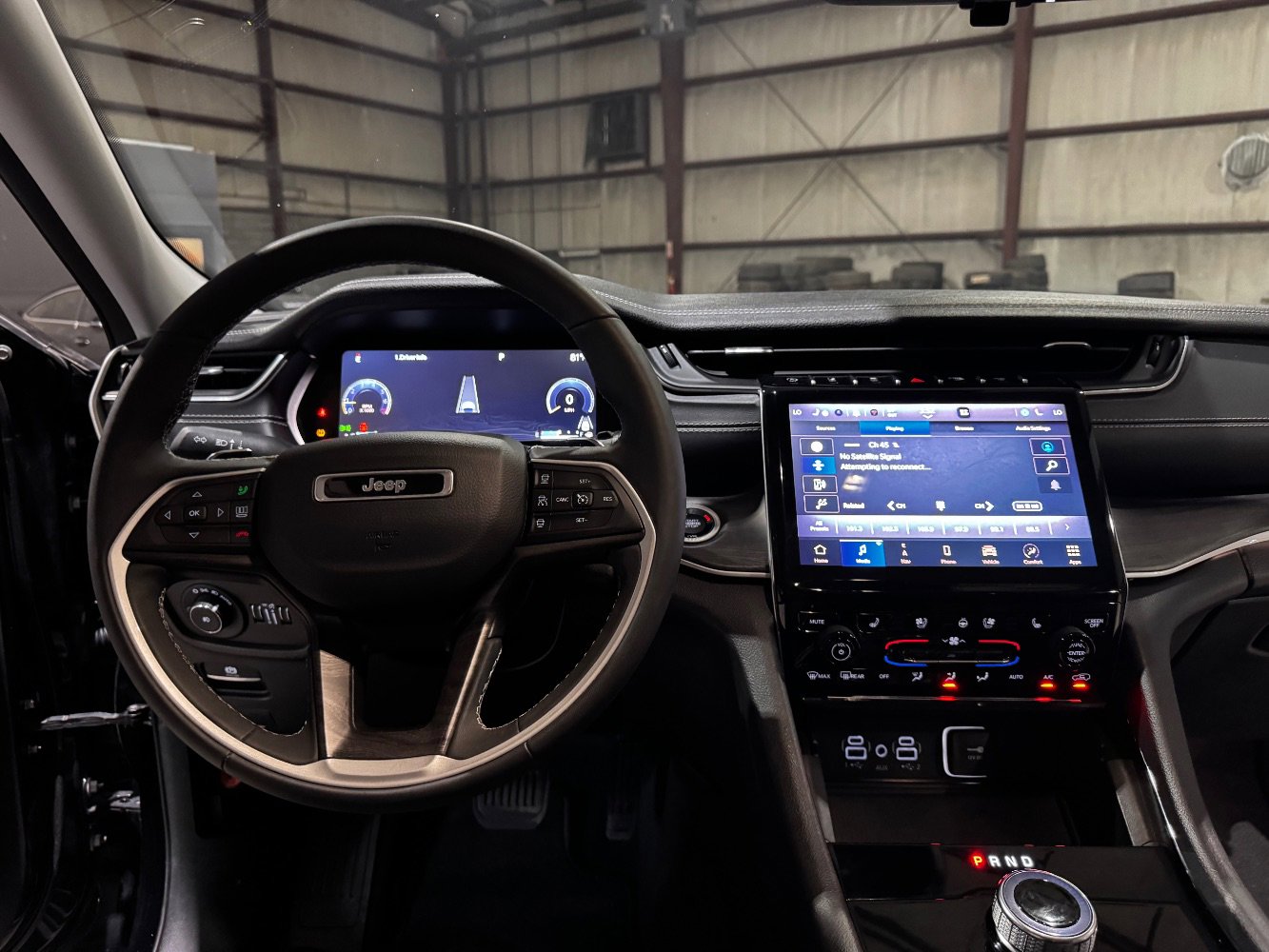 Used 2023 Jeep Grand Cherokee Limited w/ Luxury Tech Group II image 30