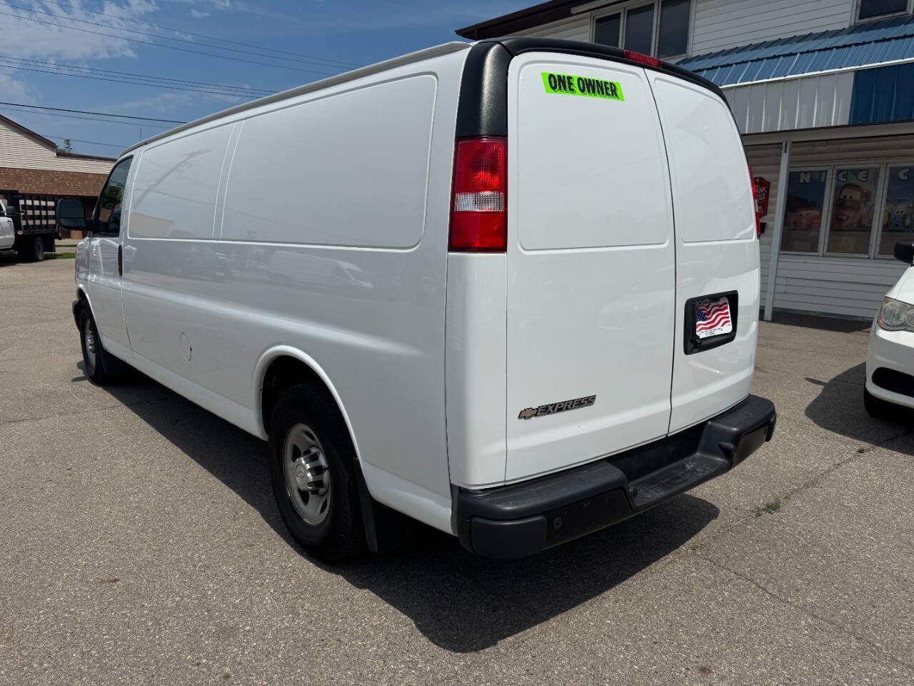 Used 2018 Chevrolet Express 3500 Extended w/ Driver Convenience Package RWD image 8
