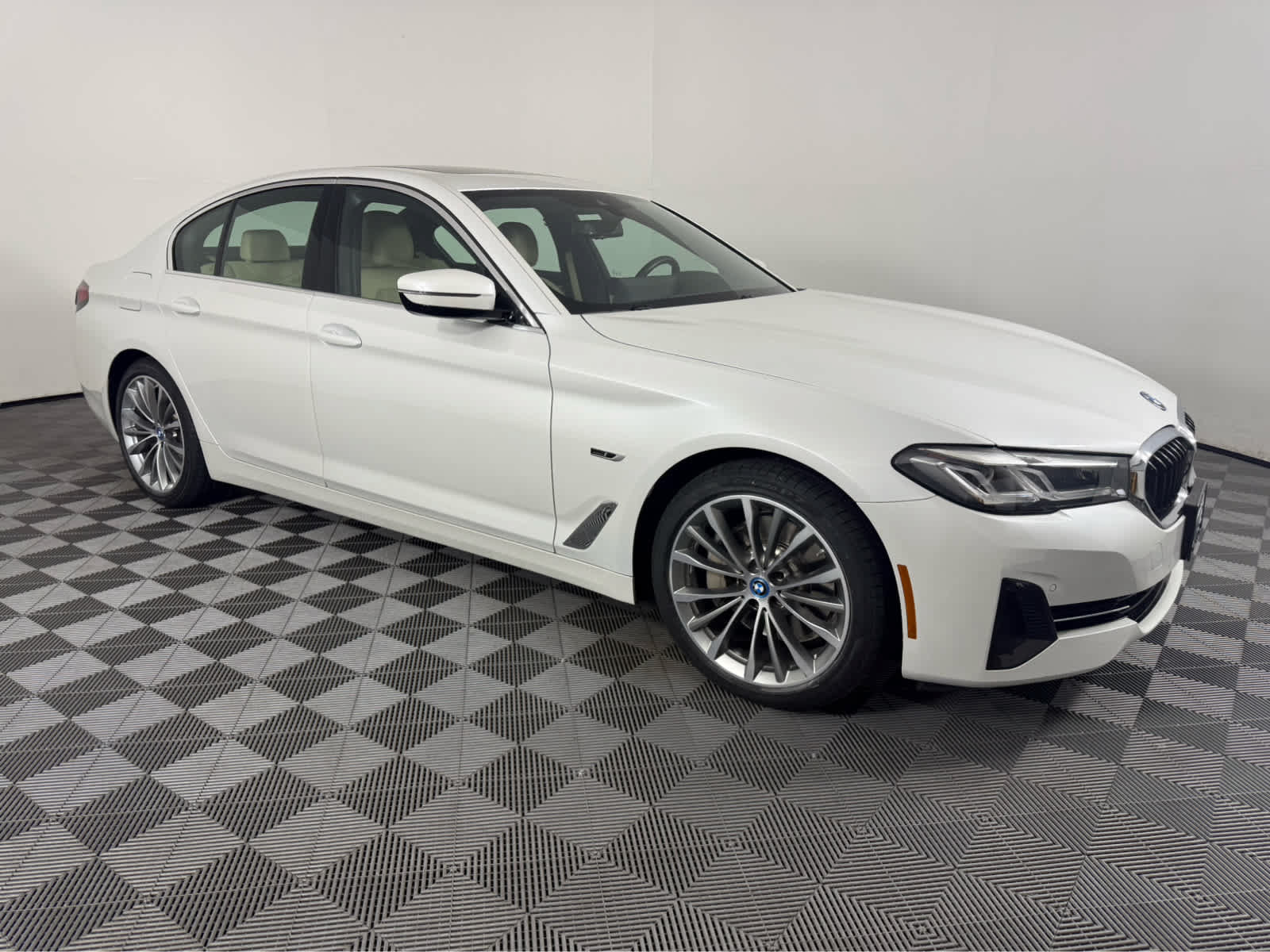 Used 2023 BMW 530e xDrive w/ Convenience Package