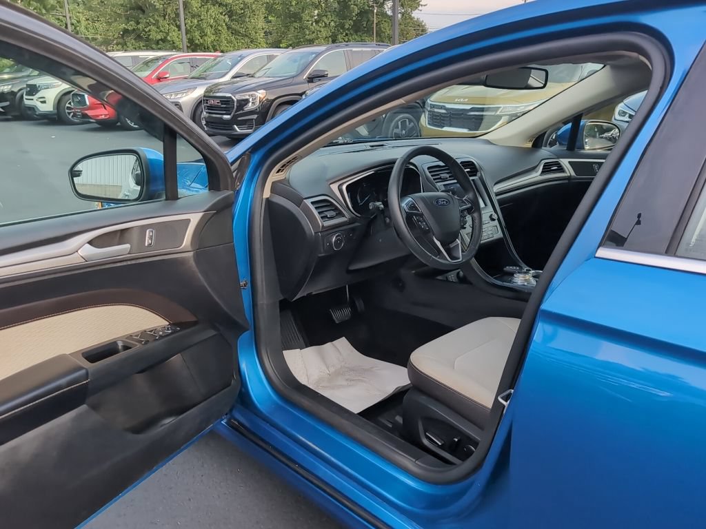 Used 2019 Ford Fusion SE w/ Equipment Group 151A FWD image 13