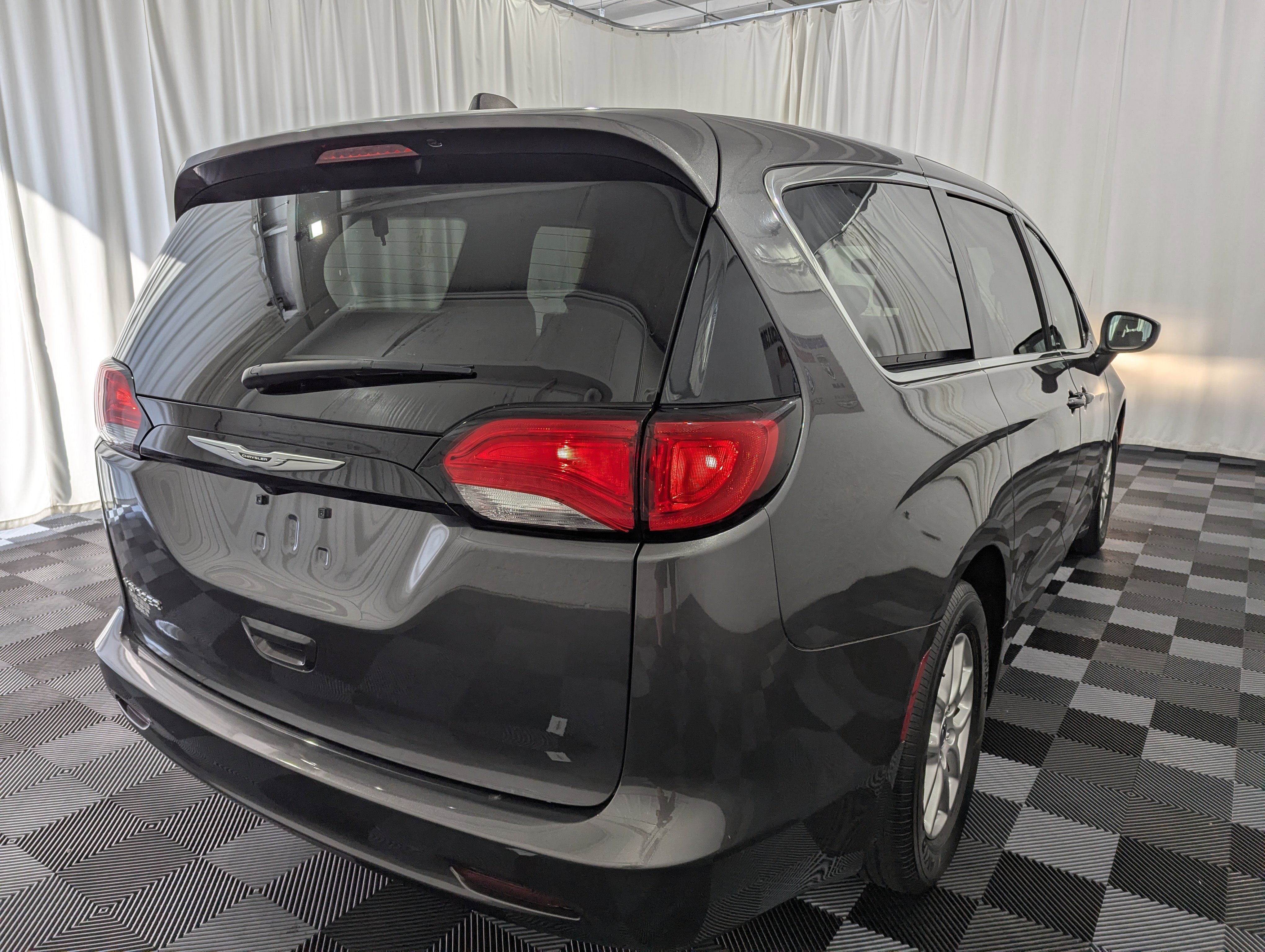 Used 2023 Chrysler Voyager LX FWD image 8