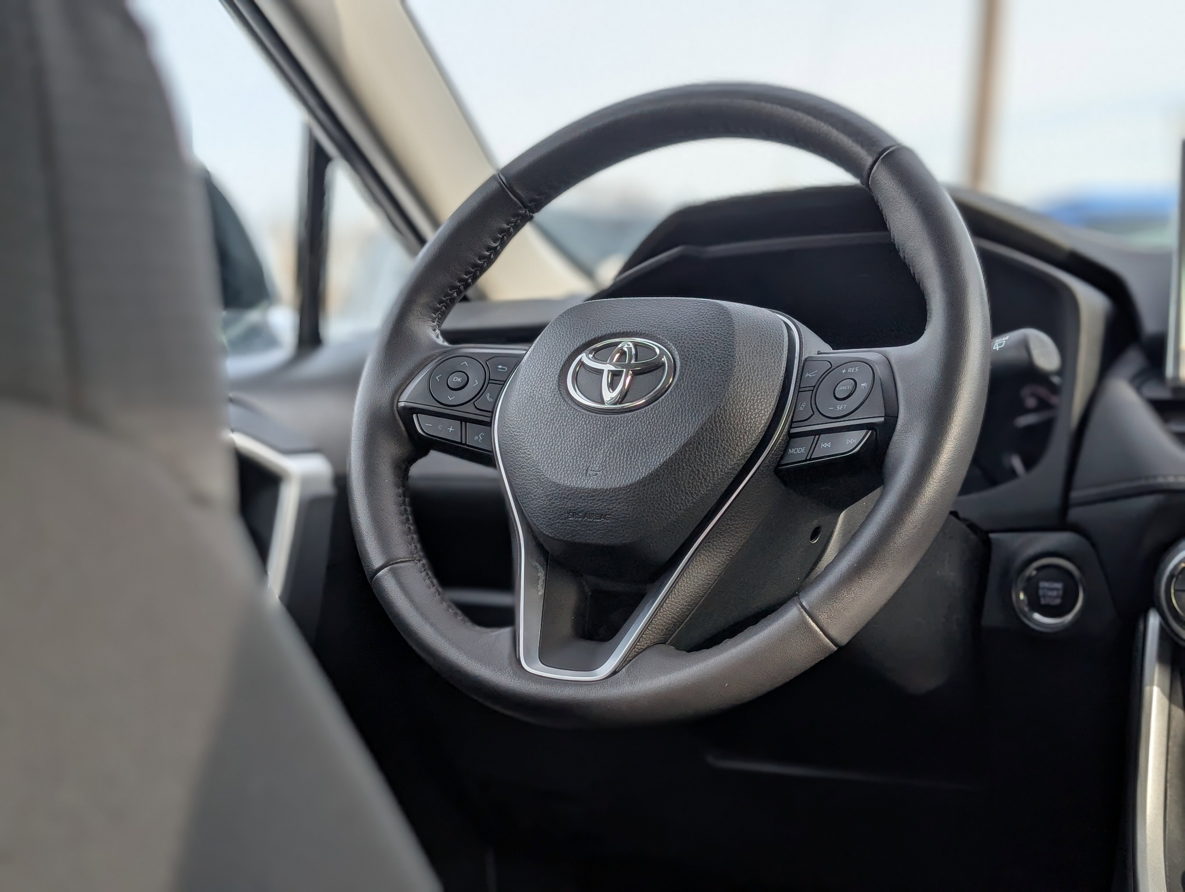 Used 2023 Toyota RAV4 XLE image 16