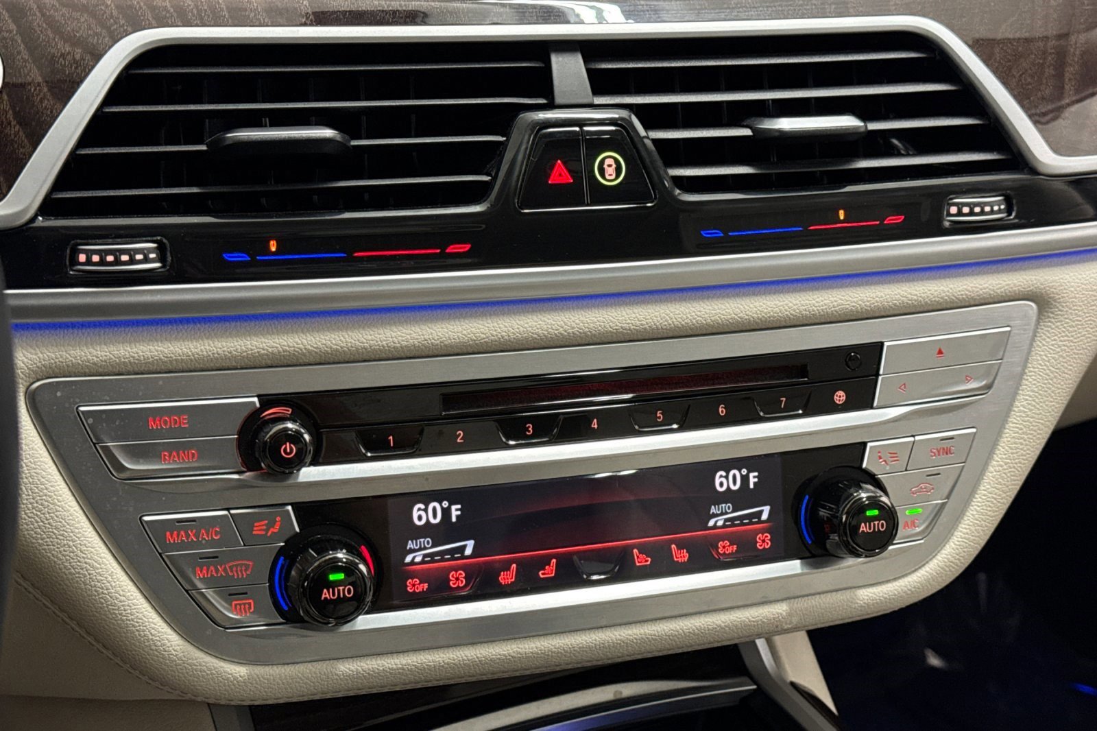 Used 2019 BMW 740i w/ Executive Package image 27