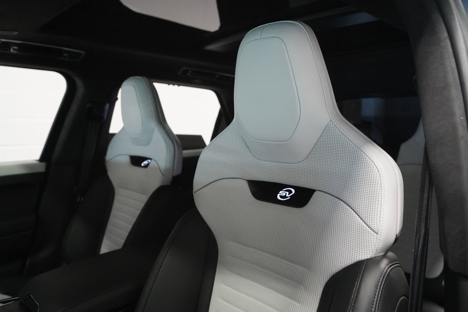 Used 2025 Land Rover Range Rover Sport SV Edition Two image 15