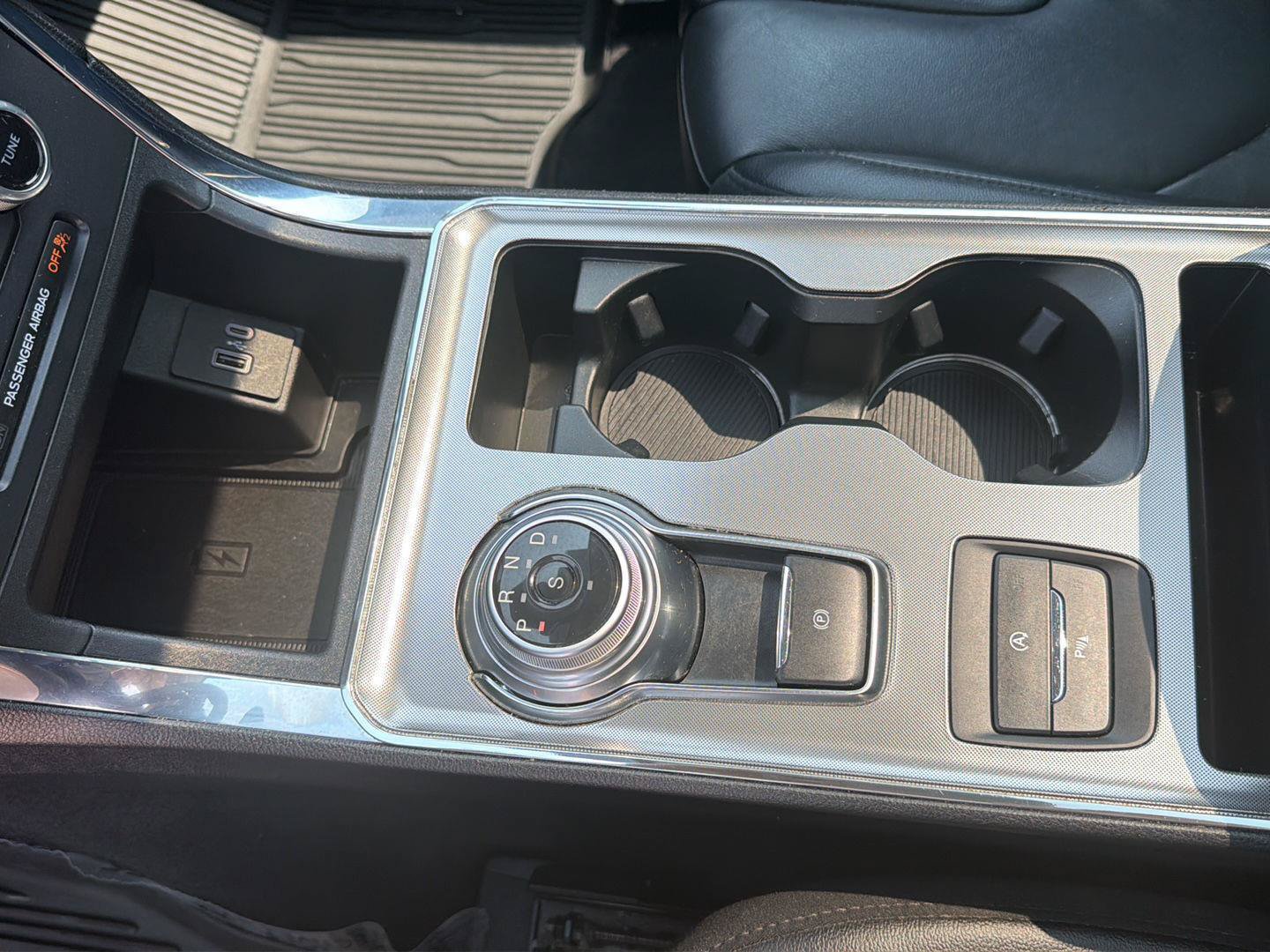Used 2022 Ford Edge Titanium w/ Class II Trailer Tow Package AWD/4WD image 18