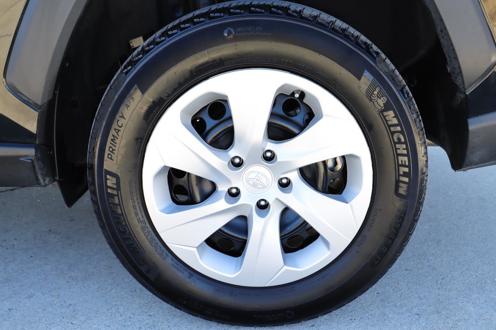 Used 2024 Toyota RAV4 LE image 21