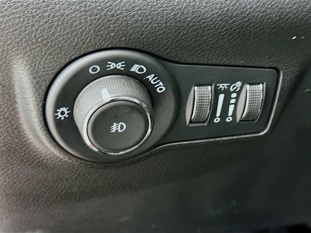 Certified 2025 Jeep Compass Limited AWD/4WD image 17