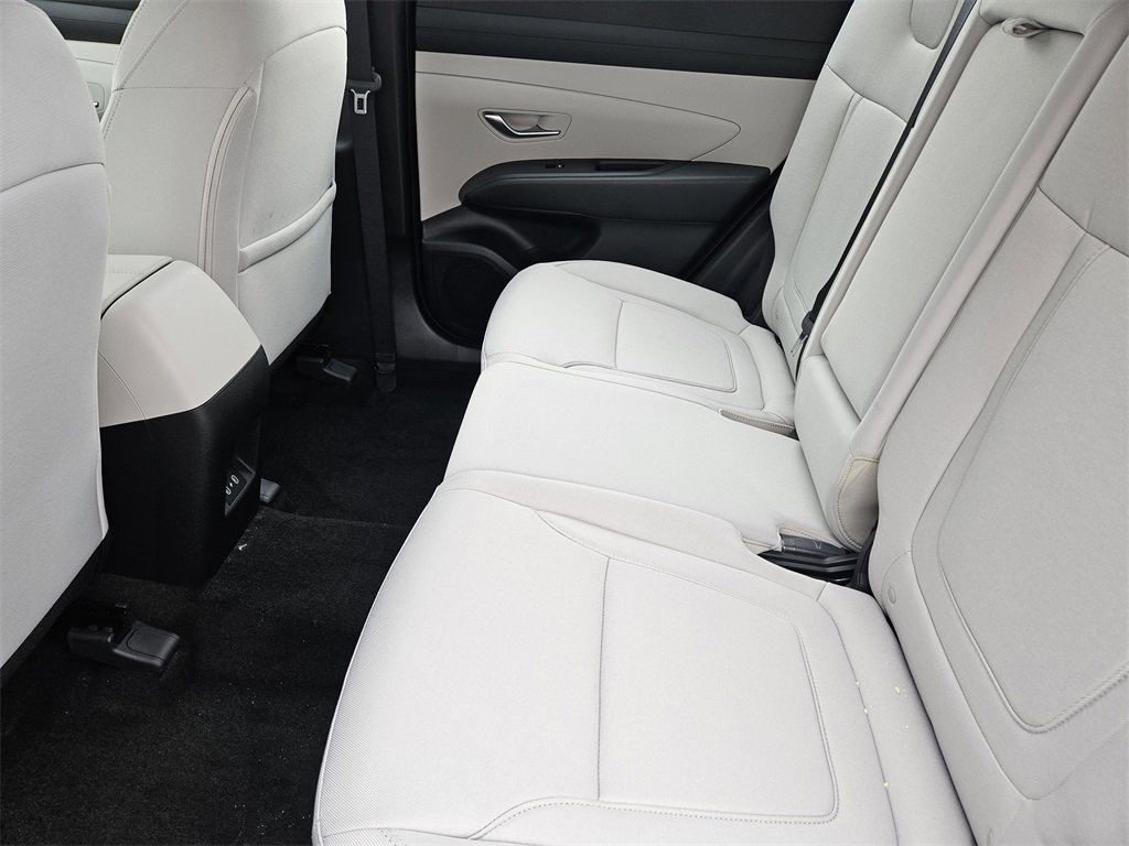 Used 2025 Hyundai Tucson SE image 19