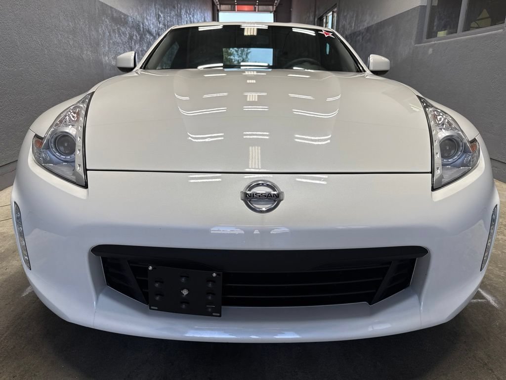 Used 2016 Nissan 370Z Coupe RWD image 5