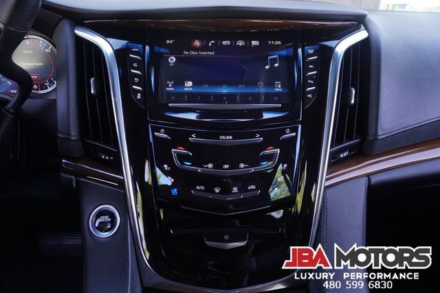 Used 2018 Cadillac Escalade Premium Luxury AWD/4WD image 23