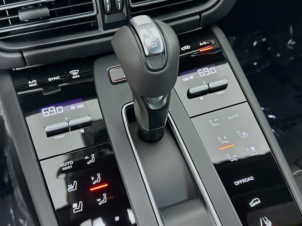 New 2026 Porsche Macan GTS AWD/4WD image 19