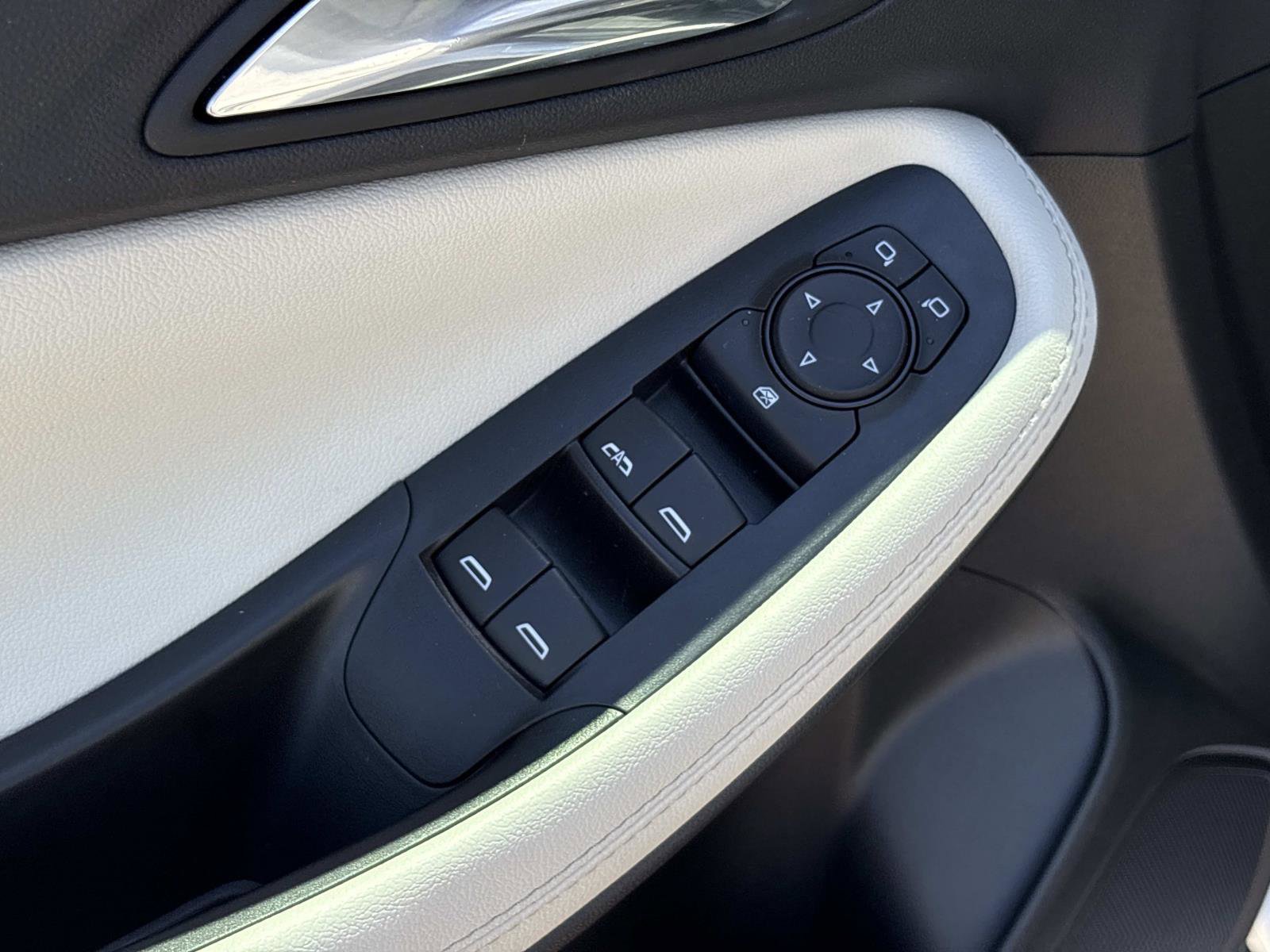 Used 2023 Buick Encore GX Preferred w/ Cold Weather Comfort Package FWD image 13