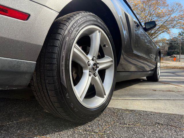 Used 2010 Ford Mustang GT image 16