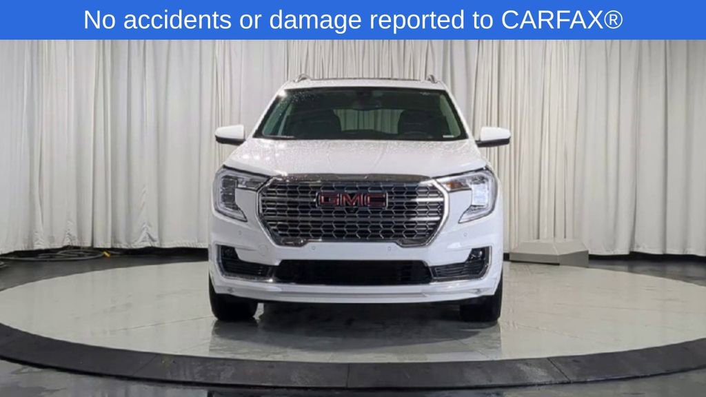 Used 2023 GMC Terrain Denali w/ Denali Premium Package AWD/4WD image 3