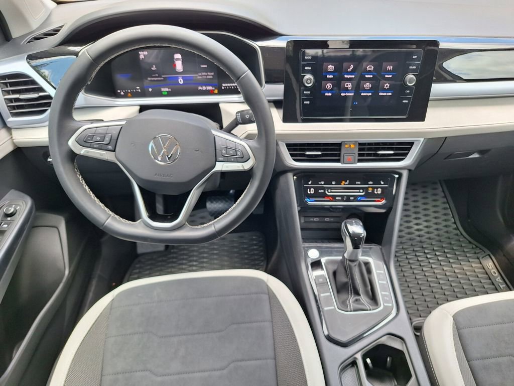 Used 2025 Volkswagen Taos SE FWD image 9