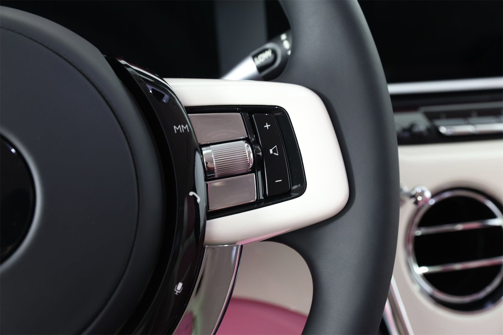 New 2025 Rolls-Royce Cullinan w/ Dynamic Package image 15