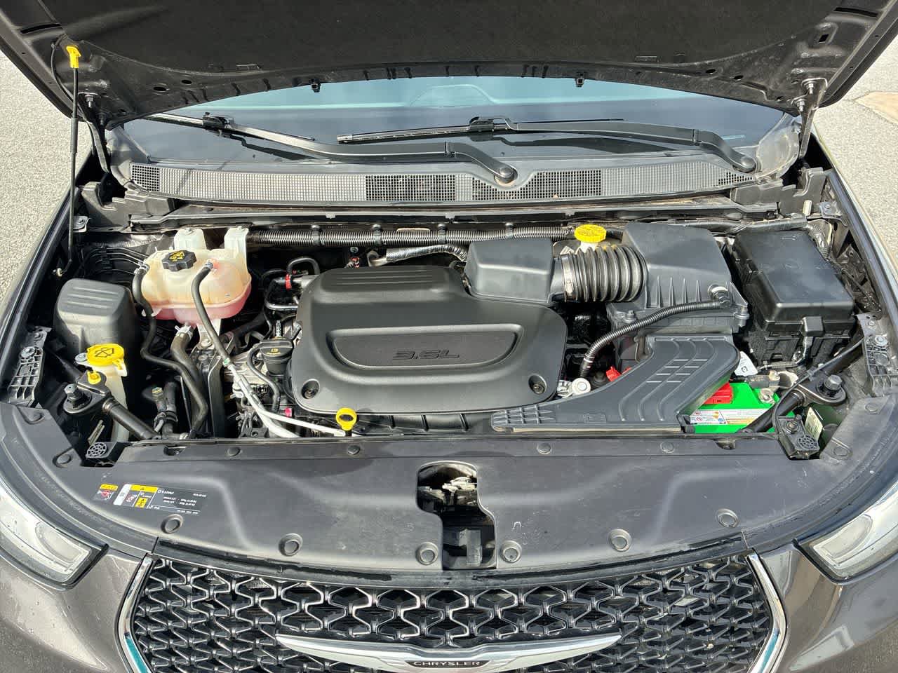 Used 2023 Chrysler Pacifica Touring-L FWD image 28
