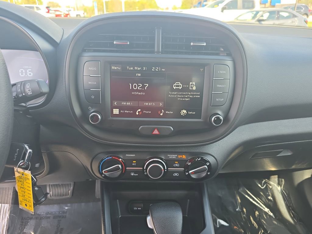Used 2025 Kia Soul LX w/ LX Technology Package image 21