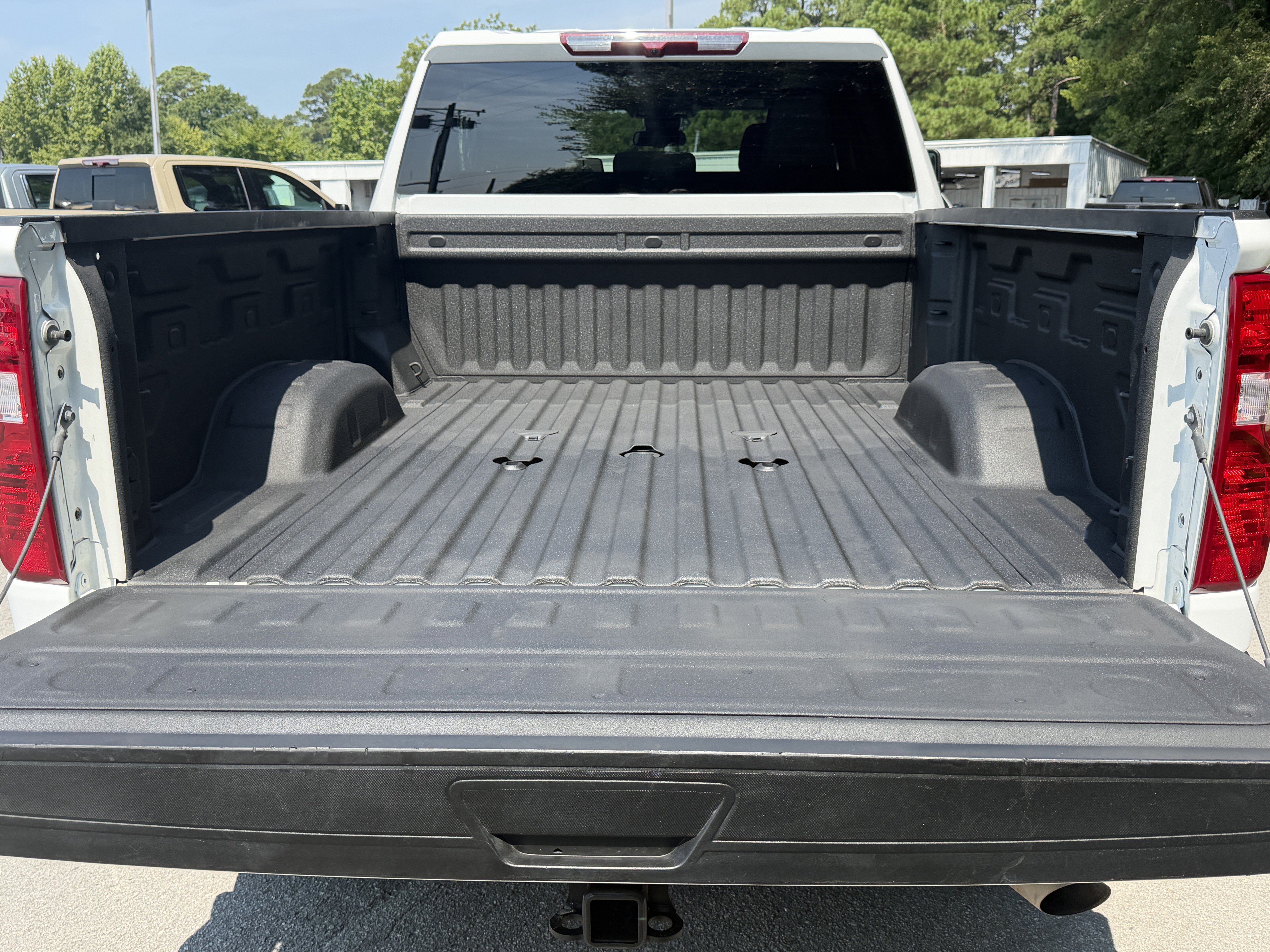 Used 2025 Chevrolet Silverado 2500 Custom w/ Custom Value Package AWD/4WD image 4