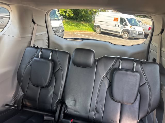 Used 2023 Chrysler Pacifica Touring-L FWD image 10