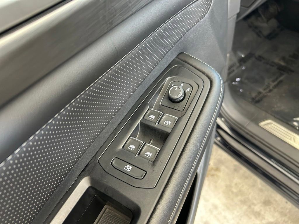 Used 2025 Volkswagen Atlas Cross Sport SE AWD/4WD image 38