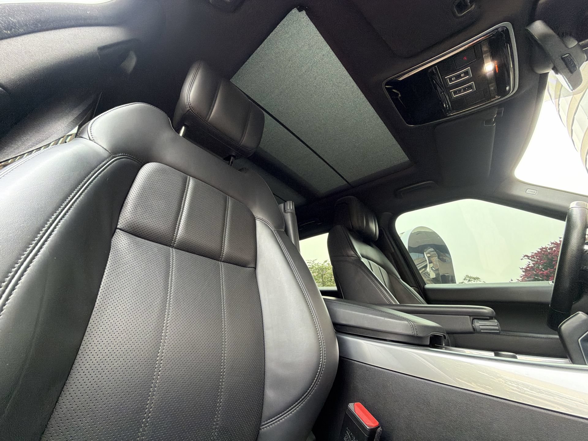 Used 2019 Land Rover Range Rover Sport HSE AWD/4WD image 16