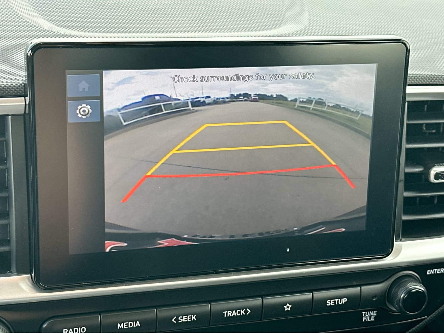 Used 2025 Hyundai Venue SEL FWD image 17