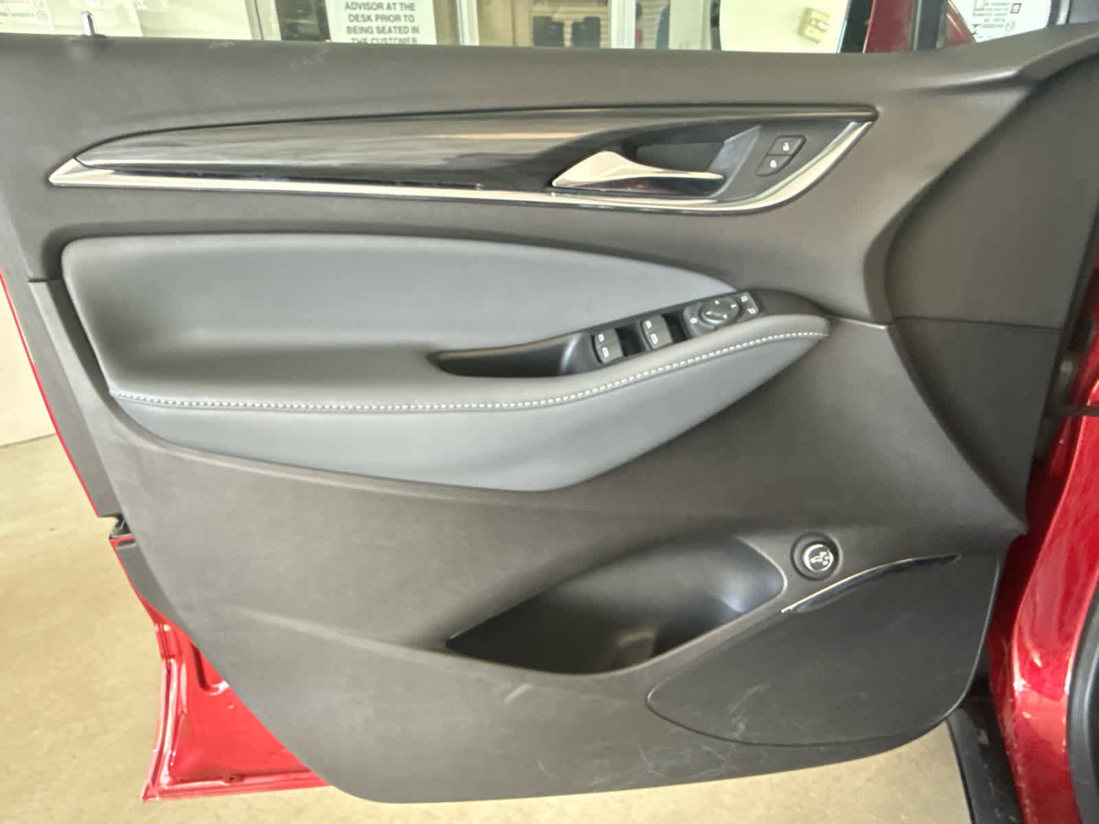 Used 2023 Buick Enclave Essence image 8