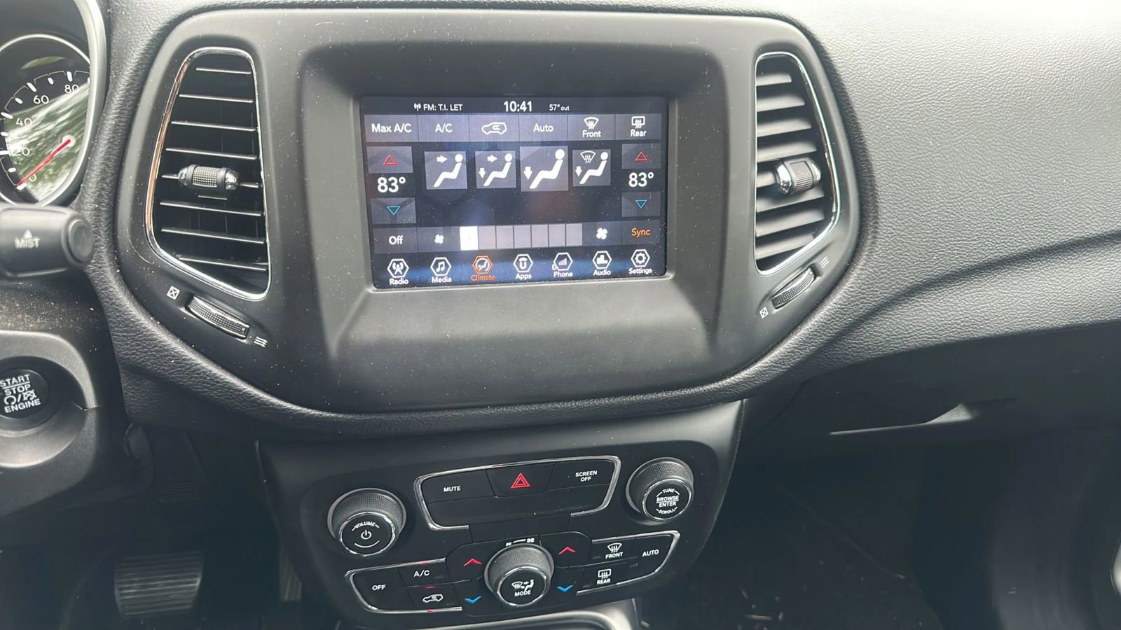 Used 2018 Jeep Compass Latitude w/ Popular Equipment Group AWD/4WD image 24