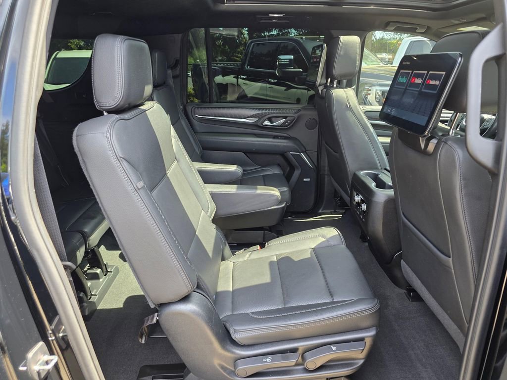 Used 2023 GMC Yukon XL Denali w/ Denali Reserve Package AWD/4WD image 14