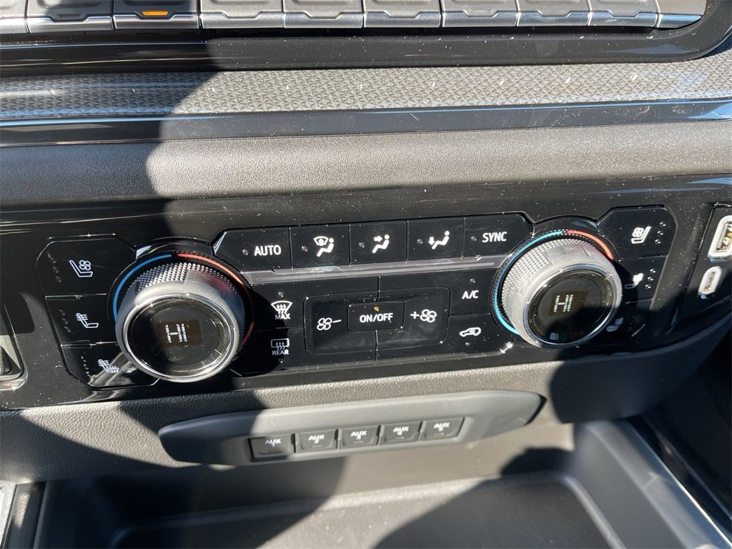 New 2026 Chevrolet Silverado 2500 ZR2 image 18