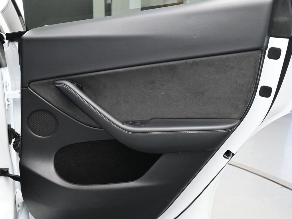 Used 2023 Tesla Model Y Long Range AWD/4WD image 23