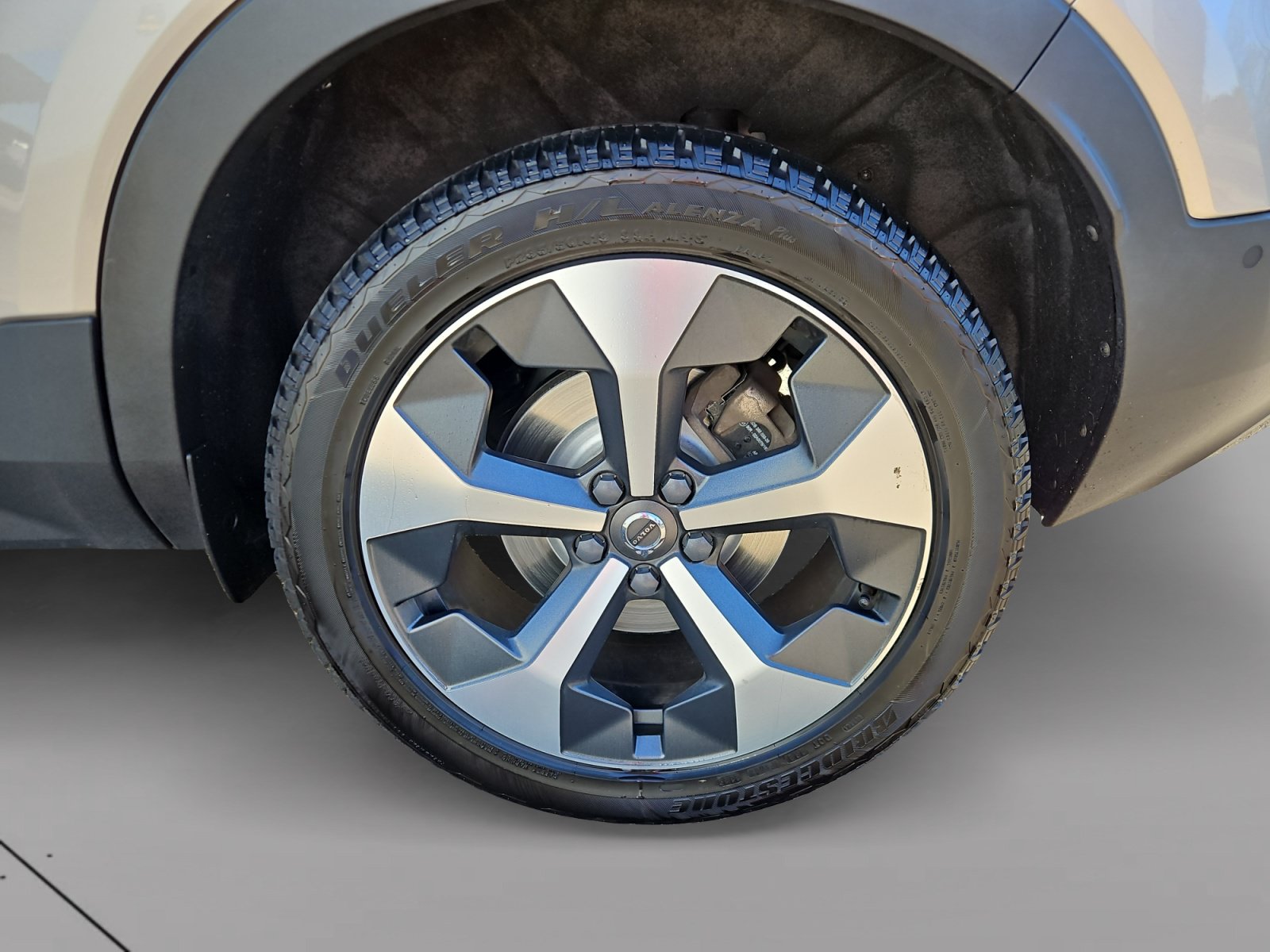 Used 2023 Volvo XC40 B4 Ultimate FWD image 15